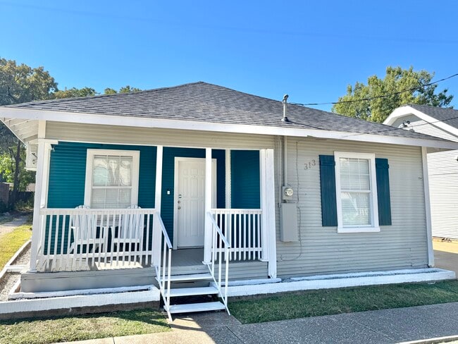 Photo - 313 N Llewellyn Ave