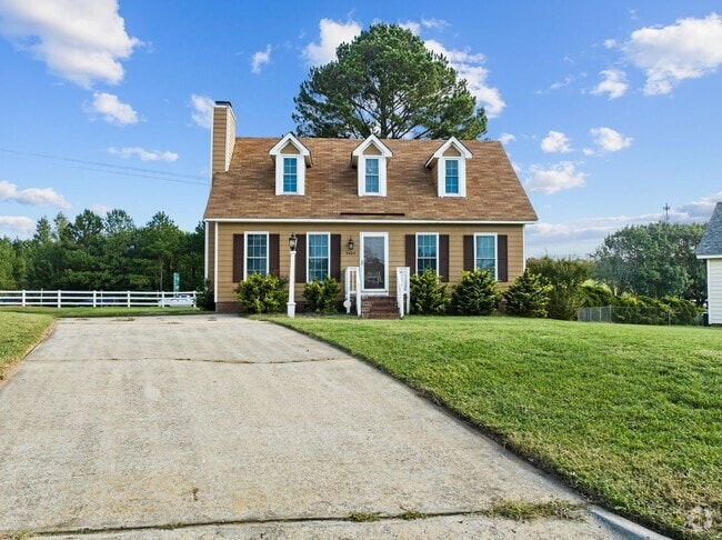 Building Photo - Welcome to your Perfect Home:  3BD, Hardwo...