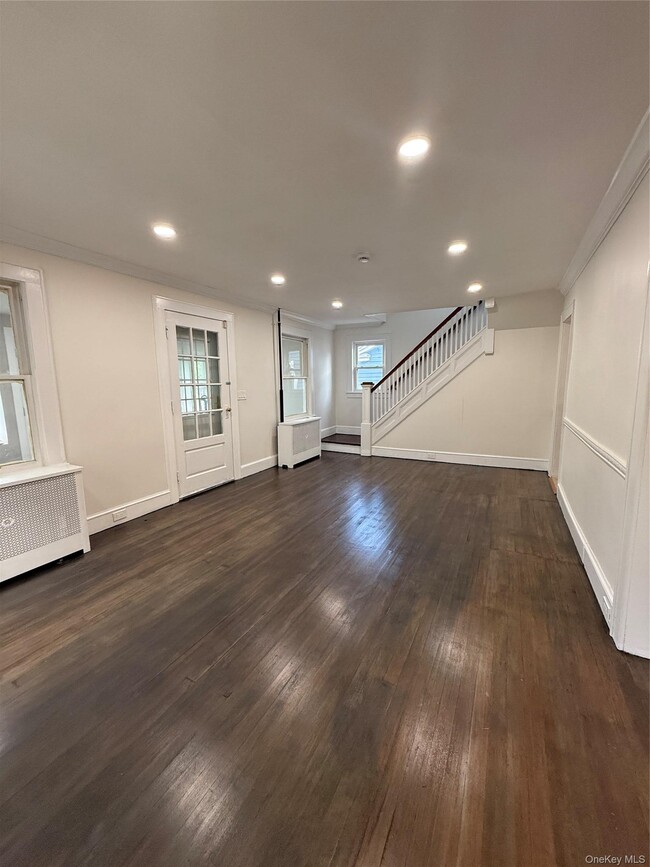 77 Woods Ave
