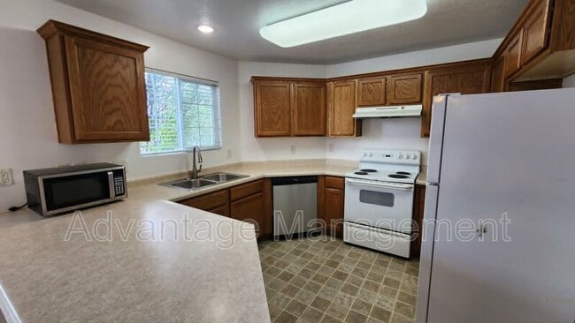 Photo - 105 Daybreak Ln