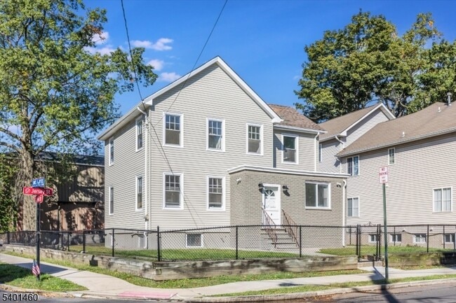 Building Photo - 6 Jersey St