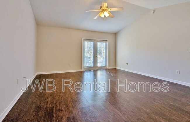 Photo - 1674 Rowe Ave