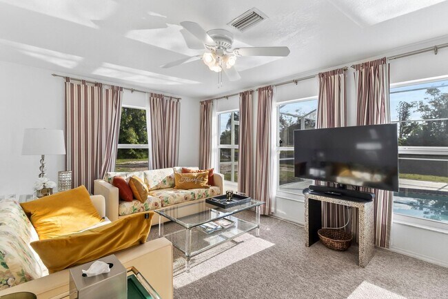 Photo - FURNISHED SHORT TERM RENTAL - 3 Bed / 2 Ba...