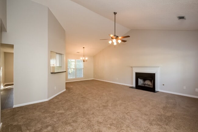 Photo - 310 The Gables Dr