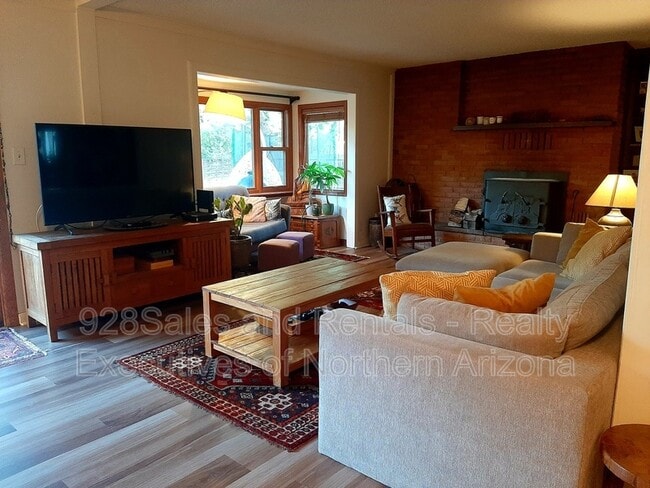 Photo - 1218 N McMillan Rd