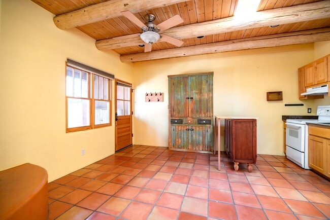 Photo - 723 B Gildersleeve St