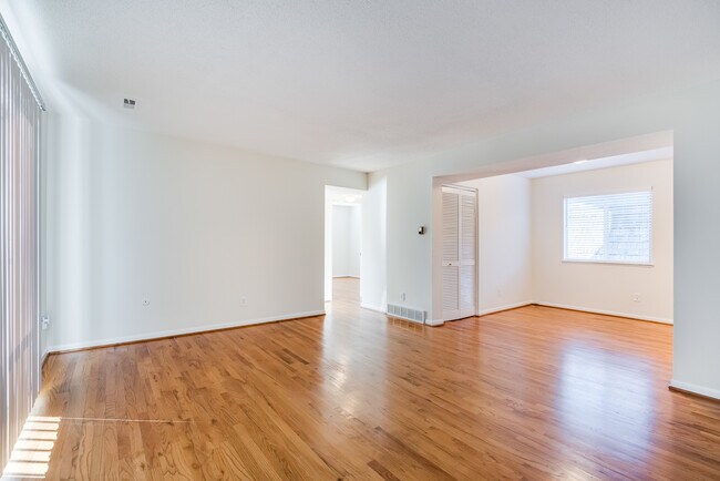 Photo - 4006-4008 Oak St