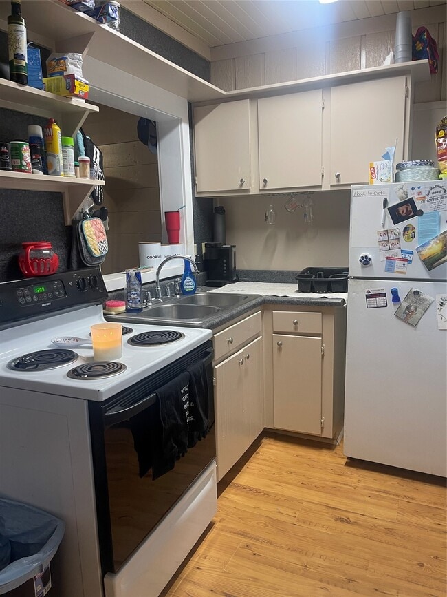 Photo - 707 Avenue J