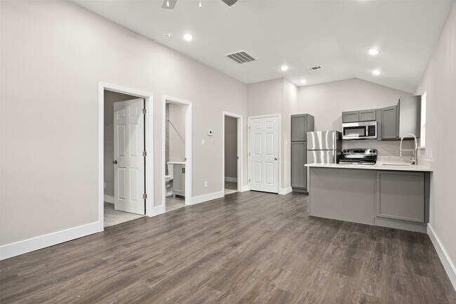 Photo - 5711 Bridlington St