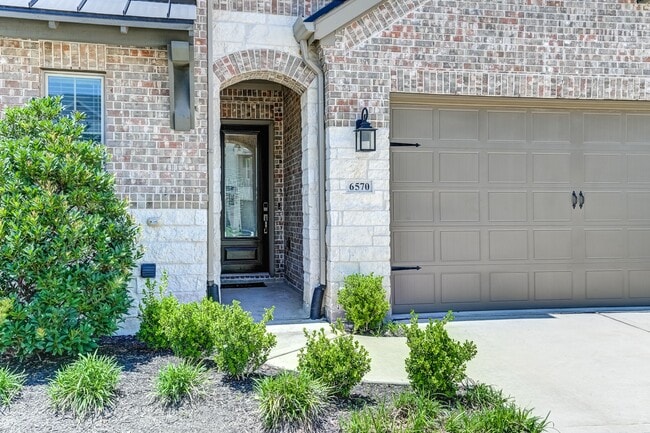 Photo - 6570 Scarlet Pond Ln
