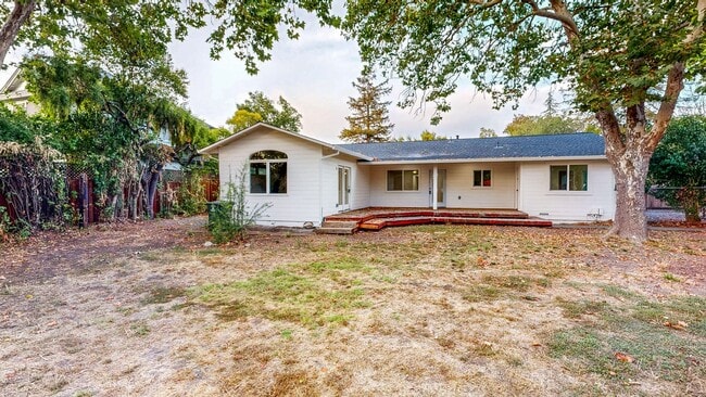 Building Photo - Bright & Clean Single Level FIVE bedroom i... Rental