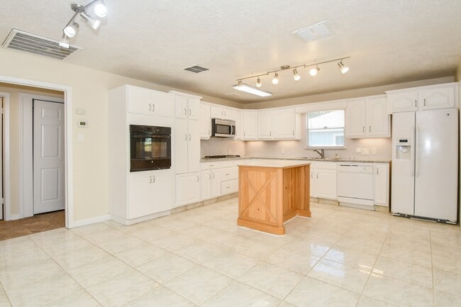 Photo - 4113 Edison St