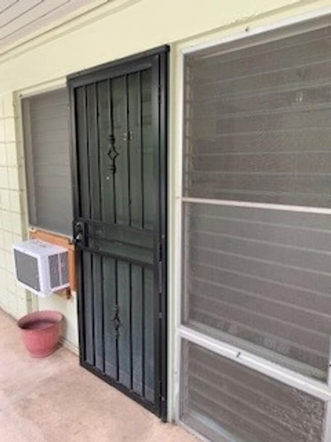 Photo - Kon Tiki - Studio Unit - Electric, Water & Sewer included - Avail now! Unidad 217