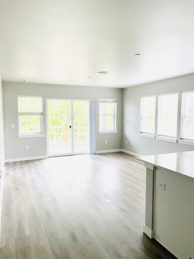 Photo - $500 Off 1st Month's Rent! 3 Bedroom, 1.5 ... Unit 301