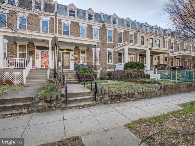 Photo - 4008 Illinois Ave NW