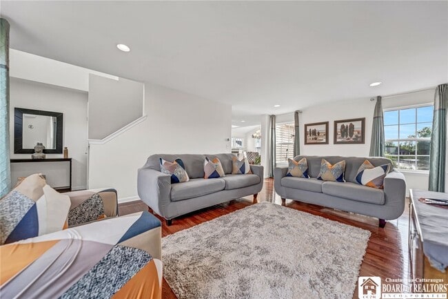 Photo - 27 Middlebury Ln