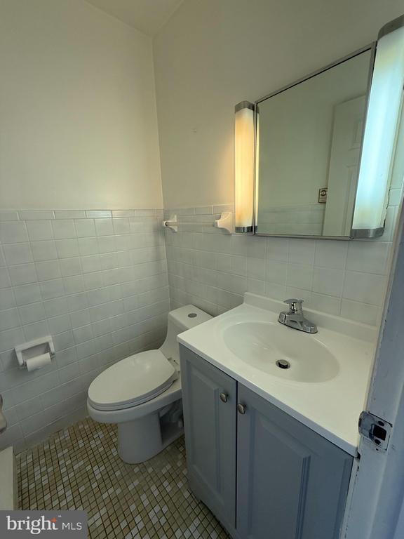 Photo - 1123 Almond Rd