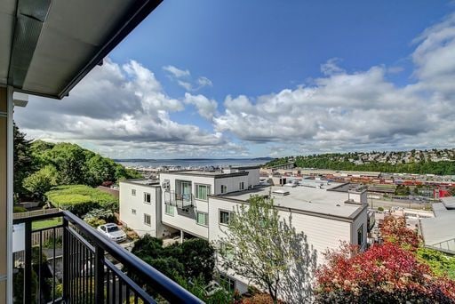 Building Photo - Queen Anne View Condo!!! Unit 302