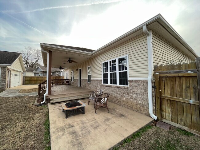 Photo - 2000 Clear Water Trace