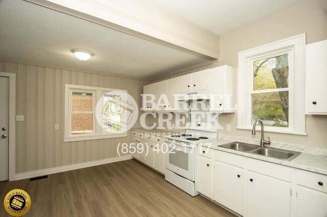 Photo - 327 N 4th St
