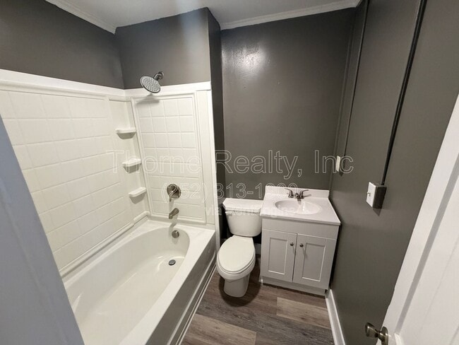 Photo - 615 Manchester St SE
