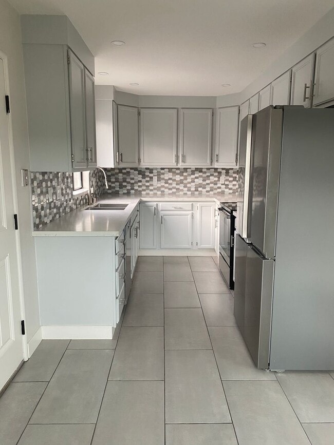 Photo - 3907-3909 Nevil Unit 3907