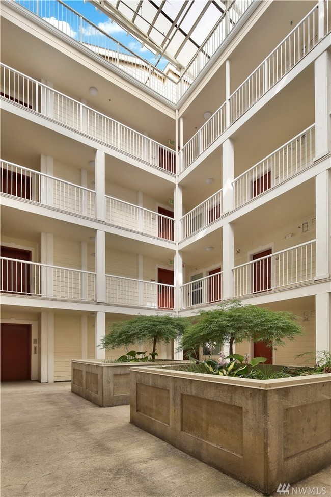 Photo - 1001 N State St Unidad 107