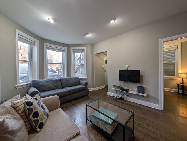 Photo - 1911 W Addison St Unidad 1