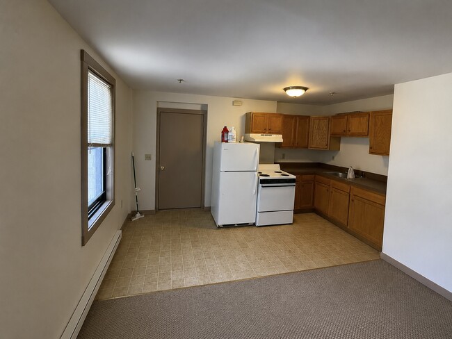 Building Photo - 279 N Main St Unit 8