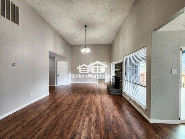 Photo - 2118 Creston Dr