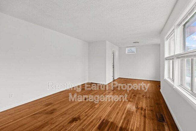 Photo - 6715 Court N