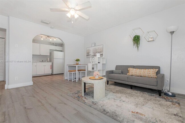 Photo - 201 Columbus Pkwy Unit A