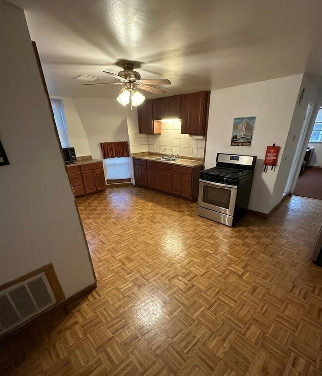 Kitchen area - 3330 N Drake Ave Unit 2