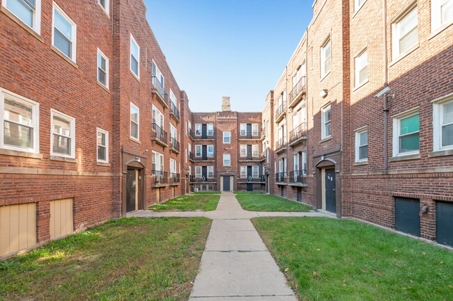 Photo - 6100 S Eberhart Ave