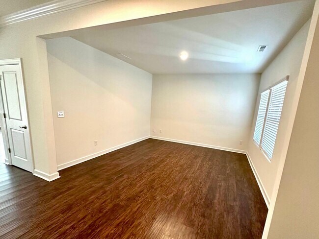 Photo - 11148 Comiskey Ln