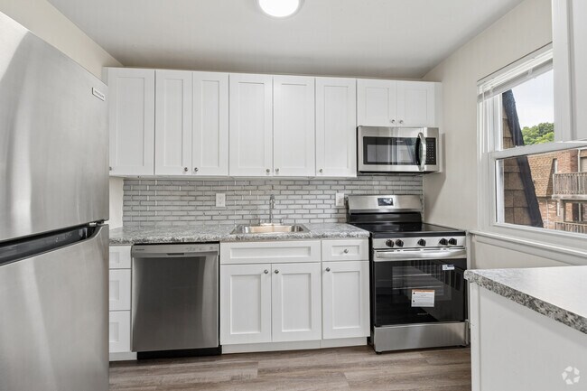 2BR, 1BA - 800SF - Kitchen