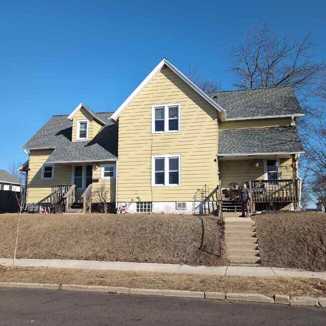 Building Photo - 904 Swift Ave