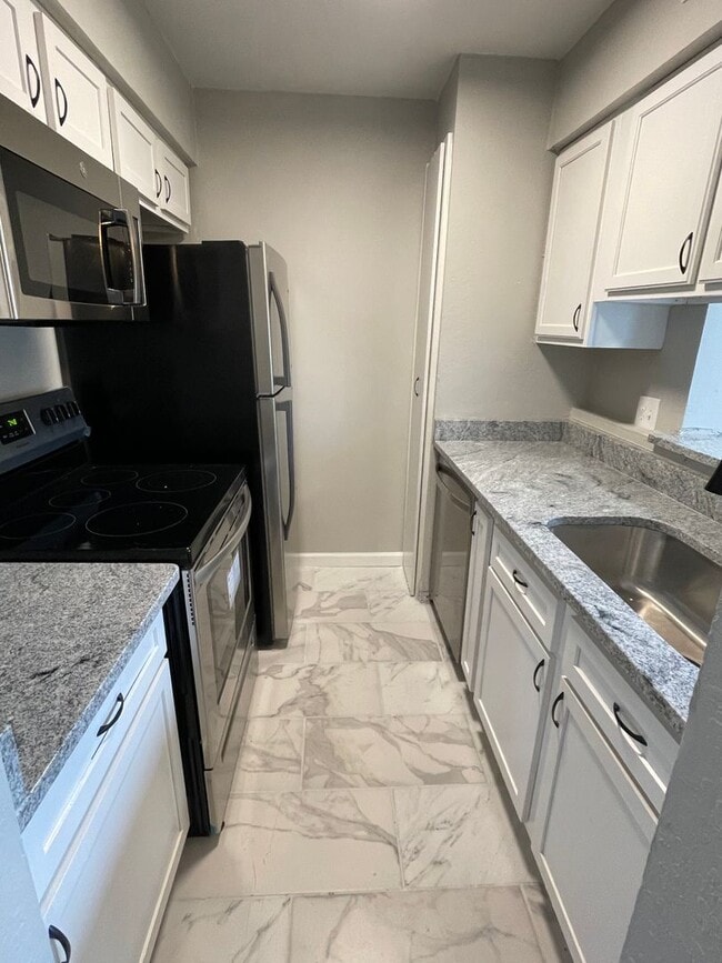 Photo - 2Bd/1.5Ba Townhouse located on the Germant...