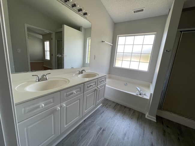 Photo - 2704 N Holmes Ct