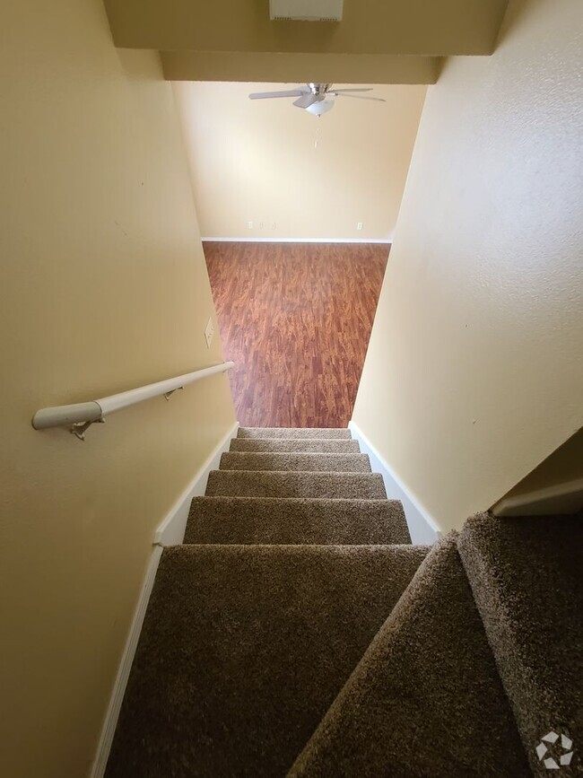 Building Photo - Magnolia Townhome