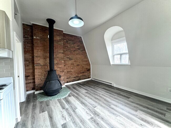 Photo - 181 Gerrard St E Unit 402