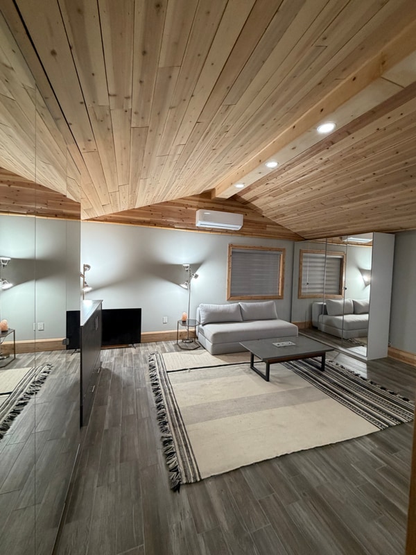 Photo - 7711 Owensmouth Ave