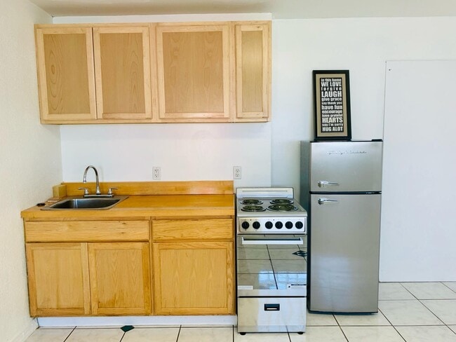 Building Photo - 500 W Oakland Park Blvd Rental