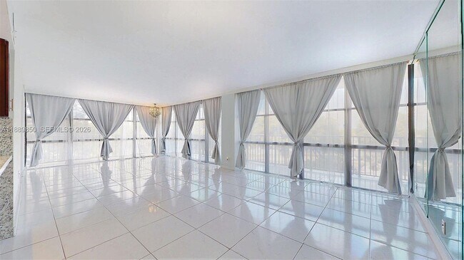 Photo - 1000 Parkview Dr Unit 431