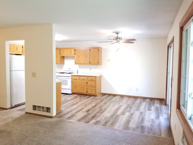 Photo - 220 Leighton Dr