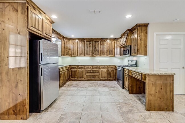 Photo - 2111 E Lott Ave