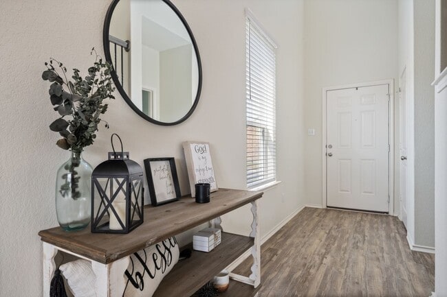 Photo - 328 Thornless Cir