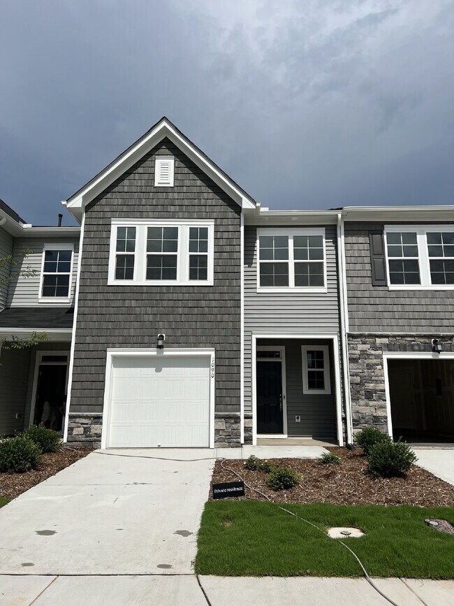 Photo - Lennar 3 bedroom townhouse with luxury vinyl plank floor in Ellis walk community