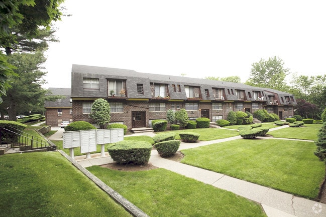 Brookdale Apartments - Brookdale Apartments