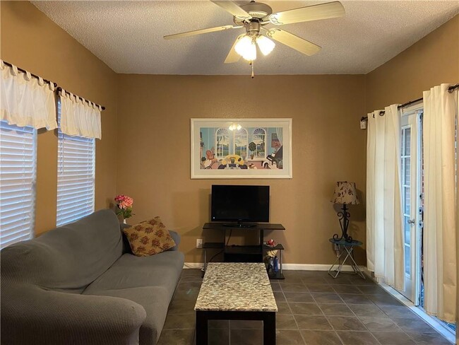 Photo - 712 W 21st St Unit 303